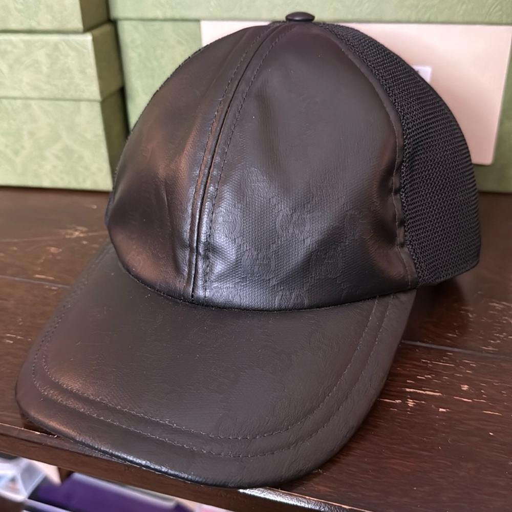 Gucci Leather and Mesh Trucker Hat in Black GG